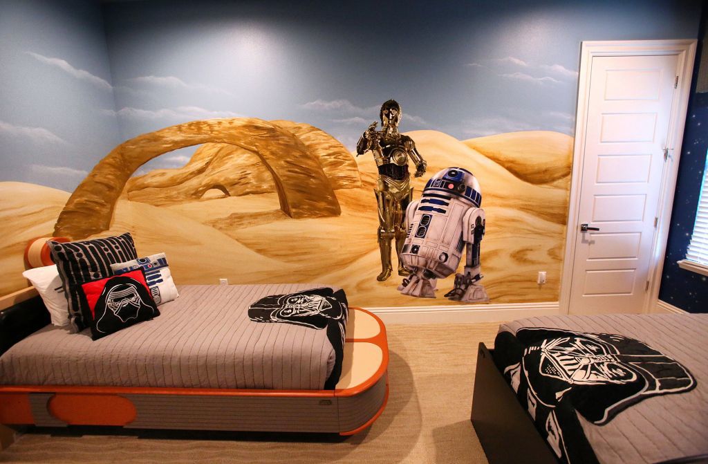 TRAVEL-UST-FLA-STARWARS-RENTALS-4-OS